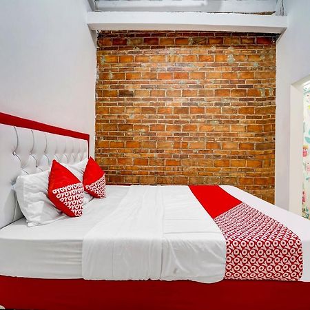 Super Oyo 91173 Guesthouse King Puntodewo Pakualaman Ngoại thất bức ảnh