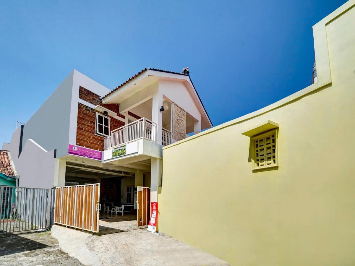 Super Oyo 91173 Guesthouse King Puntodewo Pakualaman Ngoại thất bức ảnh